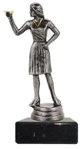 M34118 Dart (Damen) Pokal-Figur mit Marmorsockel inkl. Beschriftung | 14,9 cm